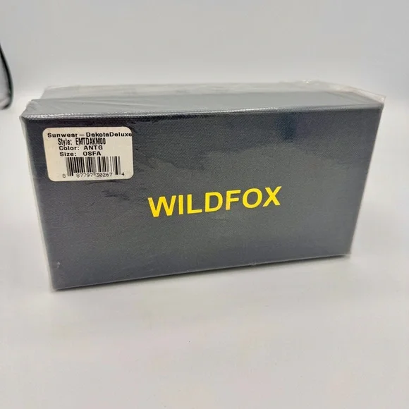 NWT Wildfox Dakota Deluxe Sunglasses Classic Round Gold NEW with case and cloth